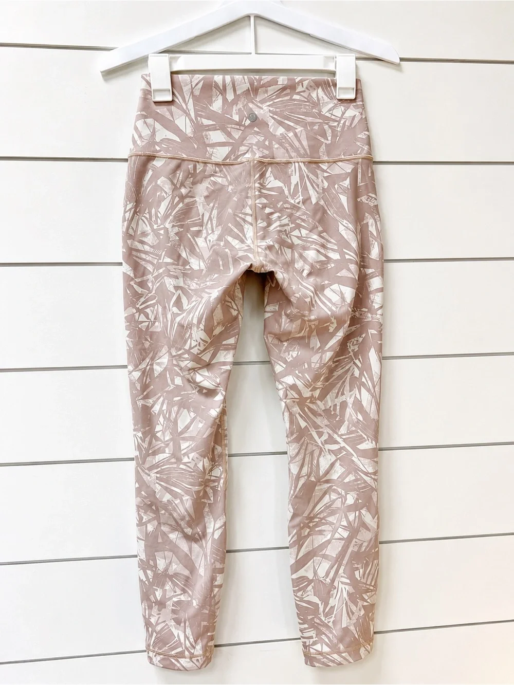 Lululemon Wunder Under HR 25” Luxtreme Shadow Leaf Light Ivory Muse Sz 6 NWOT